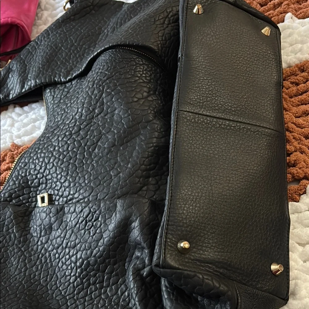 Black Textured Women's Bag - Picture 4 of 5